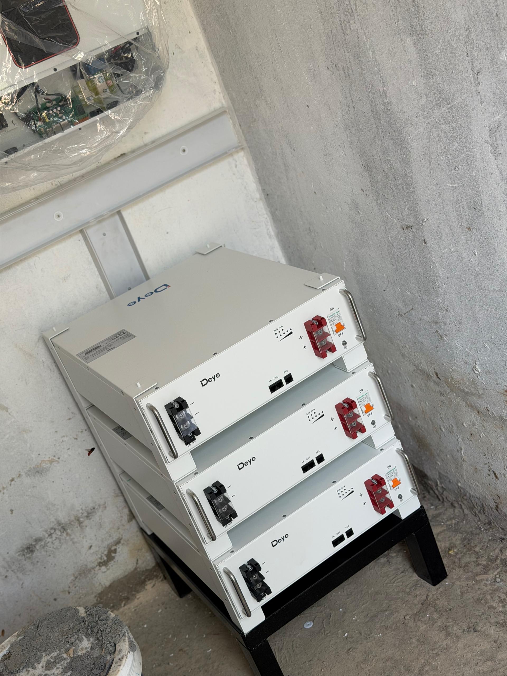 5kwhr deye lithium-iron battery